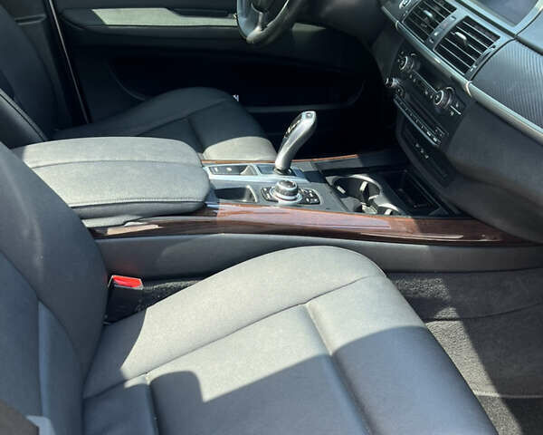 Серый БМВ Х5, объемом двигателя 2.98 л и пробегом 285 тыс. км за 15999 $, фото 35 на Automoto.ua