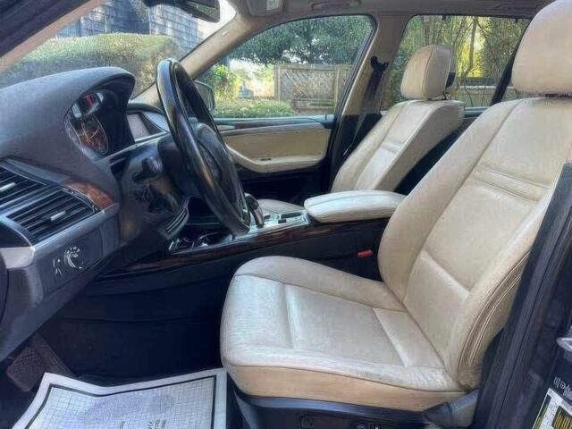 Серый БМВ Х5, объемом двигателя 3 л и пробегом 119 тыс. км за 2100 $, фото 7 на Automoto.ua