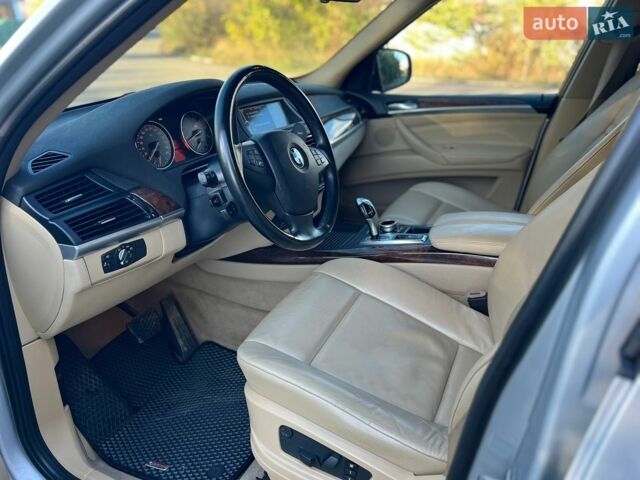 Сірий БМВ Х5, об'ємом двигуна 2.98 л та пробігом 271 тис. км за 12999 $, фото 8 на Automoto.ua