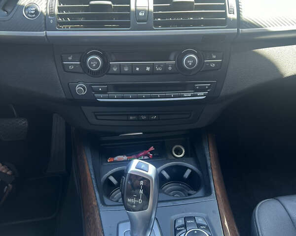 Серый БМВ Х5, объемом двигателя 2.98 л и пробегом 285 тыс. км за 15999 $, фото 30 на Automoto.ua