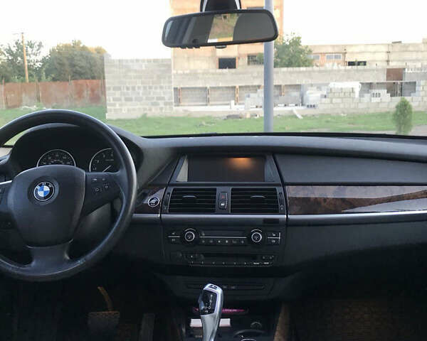 Серый БМВ Х5, объемом двигателя 2.98 л и пробегом 238 тыс. км за 13700 $, фото 6 на Automoto.ua