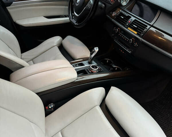 Сірий БМВ Х5, об'ємом двигуна 2.98 л та пробігом 229 тис. км за 12900 $, фото 25 на Automoto.ua