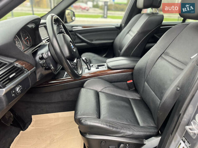 Серый БМВ Х5, объемом двигателя 3 л и пробегом 242 тыс. км за 18450 $, фото 13 на Automoto.ua