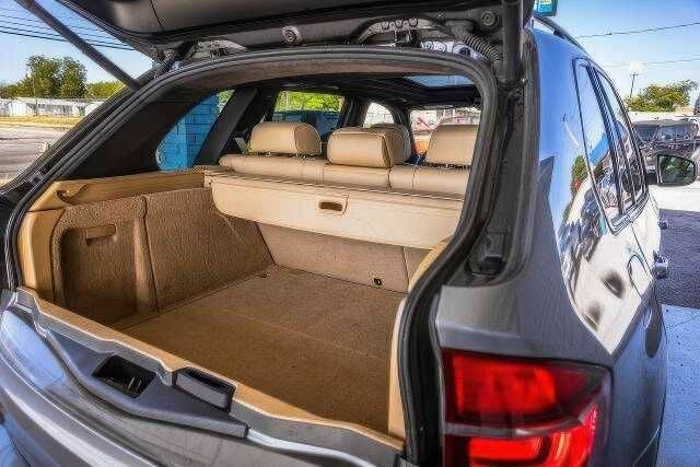 Сірий БМВ Х5, об'ємом двигуна 3 л та пробігом 150 тис. км за 3900 $, фото 9 на Automoto.ua
