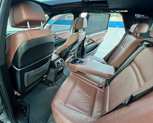 Серый БМВ Х5, объемом двигателя 3 л и пробегом 310 тыс. км за 22000 $, фото 22 на Automoto.ua