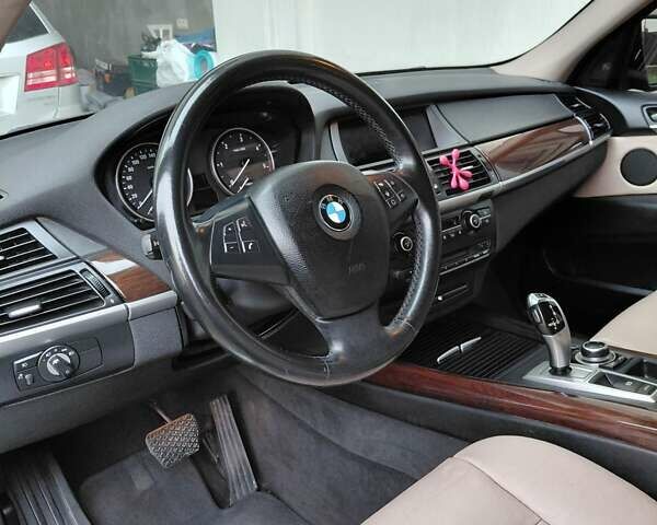 Серый БМВ Х5, объемом двигателя 3 л и пробегом 250 тыс. км за 15700 $, фото 46 на Automoto.ua