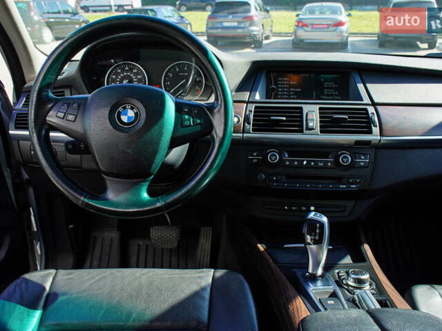 Серый БМВ Х5, объемом двигателя 3 л и пробегом 258 тыс. км за 12950 $, фото 28 на Automoto.ua