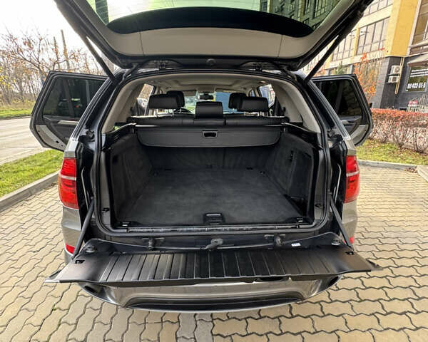 Серый БМВ Х5, объемом двигателя 2.98 л и пробегом 300 тыс. км за 13500 $, фото 12 на Automoto.ua