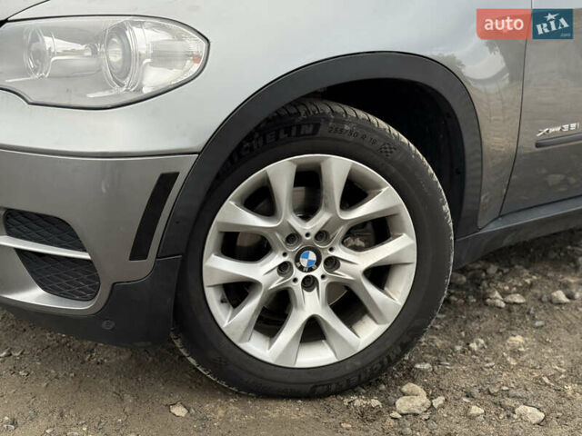 Сірий БМВ Х5, об'ємом двигуна 2.98 л та пробігом 241 тис. км за 17400 $, фото 3 на Automoto.ua
