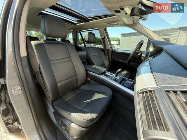 Серый БМВ Х5, объемом двигателя 3 л и пробегом 253 тыс. км за 15700 $, фото 57 на Automoto.ua