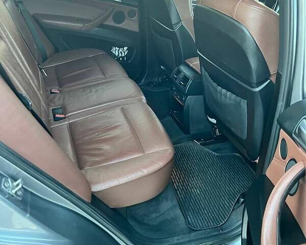 Серый БМВ Х5, объемом двигателя 3 л и пробегом 310 тыс. км за 22000 $, фото 25 на Automoto.ua
