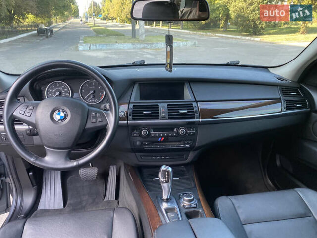Серый БМВ Х5, объемом двигателя 3 л и пробегом 207 тыс. км за 17300 $, фото 11 на Automoto.ua