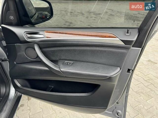 Серый БМВ Х5, объемом двигателя 3 л и пробегом 190 тыс. км за 16900 $, фото 19 на Automoto.ua