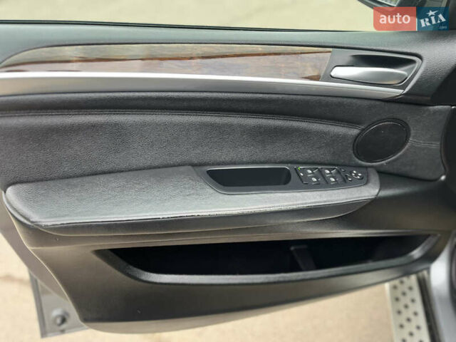 Серый БМВ Х5, объемом двигателя 3 л и пробегом 242 тыс. км за 18450 $, фото 14 на Automoto.ua
