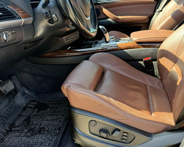 Серый БМВ Х5, объемом двигателя 3 л и пробегом 242 тыс. км за 21000 $, фото 12 на Automoto.ua