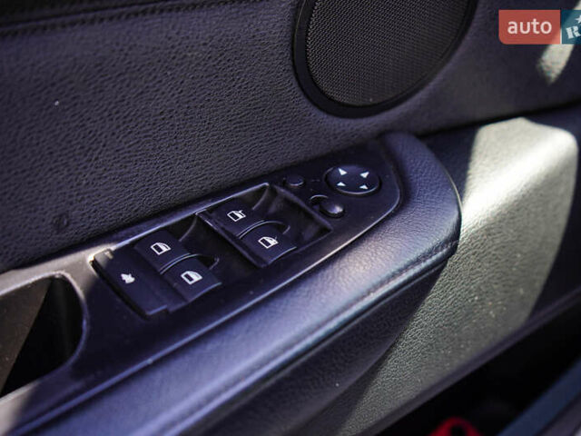 Серый БМВ Х5, объемом двигателя 3 л и пробегом 258 тыс. км за 12950 $, фото 12 на Automoto.ua