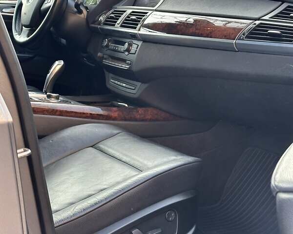 Серый БМВ Х5, объемом двигателя 3 л и пробегом 218 тыс. км за 18600 $, фото 14 на Automoto.ua