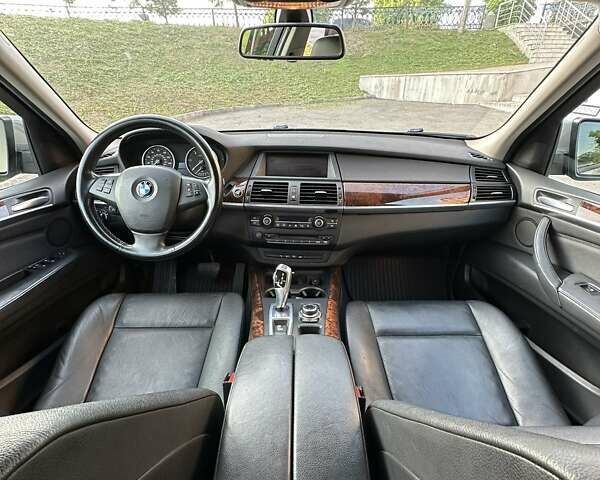 Серый БМВ Х5, объемом двигателя 3 л и пробегом 213 тыс. км за 20900 $, фото 15 на Automoto.ua