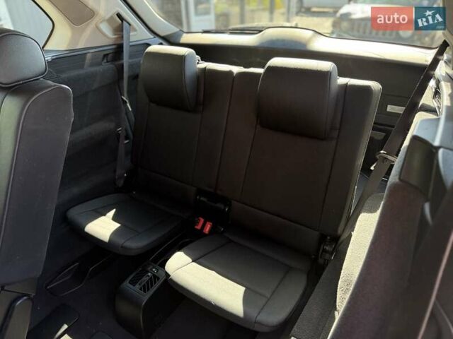 Серый БМВ Х5, объемом двигателя 3 л и пробегом 253 тыс. км за 15800 $, фото 71 на Automoto.ua