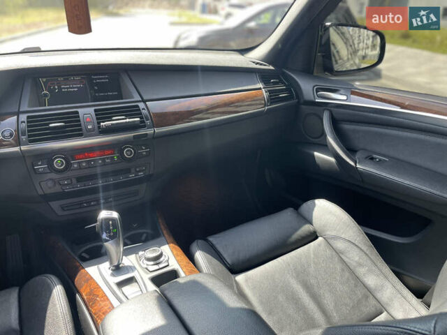 Серый БМВ Х5, объемом двигателя 3 л и пробегом 160 тыс. км за 22000 $, фото 14 на Automoto.ua