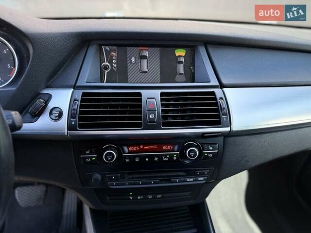 Серый БМВ Х5, объемом двигателя 3 л и пробегом 253 тыс. км за 15700 $, фото 35 на Automoto.ua