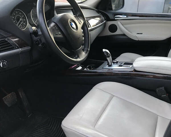 Серый БМВ Х5, объемом двигателя 2.98 л и пробегом 238 тыс. км за 13700 $, фото 9 на Automoto.ua