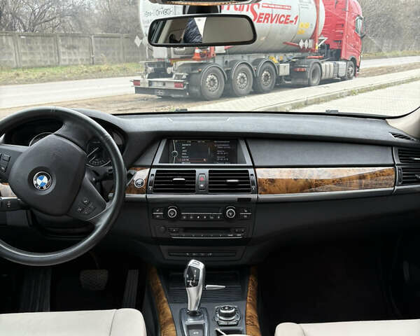 Серый БМВ Х5, объемом двигателя 2.98 л и пробегом 154 тыс. км за 13300 $, фото 6 на Automoto.ua