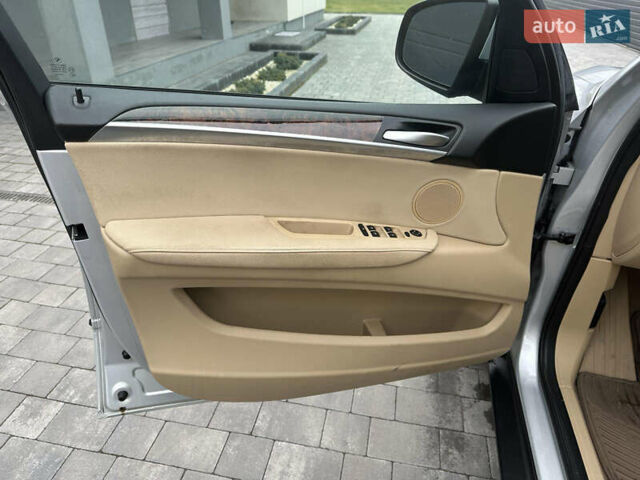 Серый БМВ Х5, объемом двигателя 3 л и пробегом 275 тыс. км за 13900 $, фото 18 на Automoto.ua