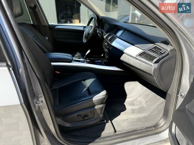 Серый БМВ Х5, объемом двигателя 3 л и пробегом 253 тыс. км за 15700 $, фото 54 на Automoto.ua