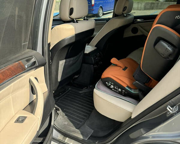 Серый БМВ Х5, объемом двигателя 2.98 л и пробегом 249 тыс. км за 14500 $, фото 14 на Automoto.ua