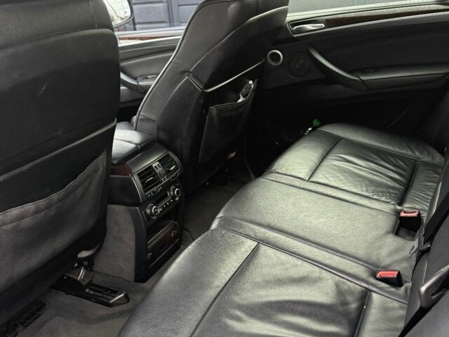 Сірий БМВ Х5, об'ємом двигуна 3 л та пробігом 320 тис. км за 16500 $, фото 6 на Automoto.ua