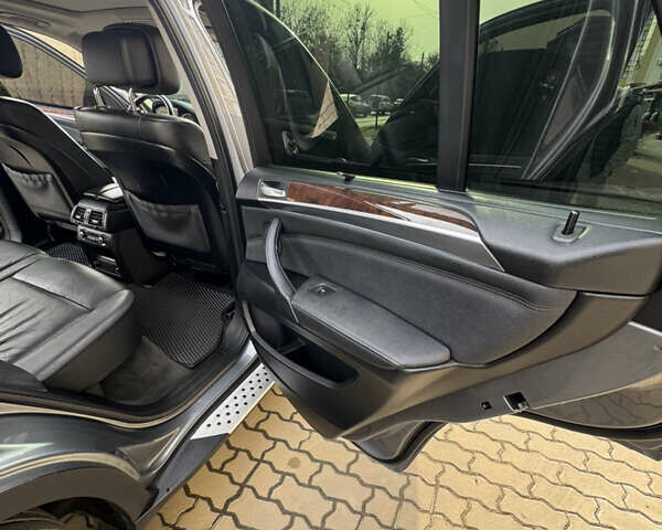 Серый БМВ Х5, объемом двигателя 2.98 л и пробегом 300 тыс. км за 13500 $, фото 14 на Automoto.ua