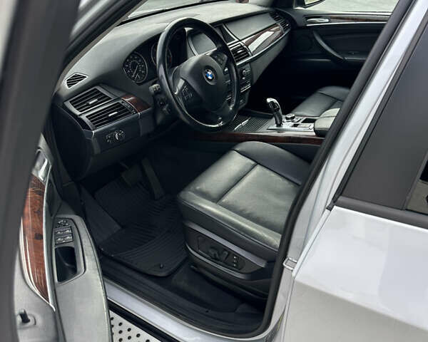 Серый БМВ Х5, объемом двигателя 2.99 л и пробегом 320 тыс. км за 17900 $, фото 19 на Automoto.ua