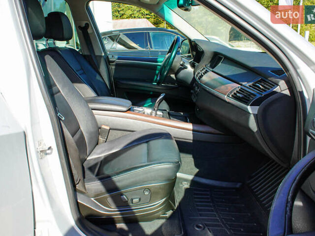 Серый БМВ Х5, объемом двигателя 3 л и пробегом 258 тыс. км за 12950 $, фото 43 на Automoto.ua