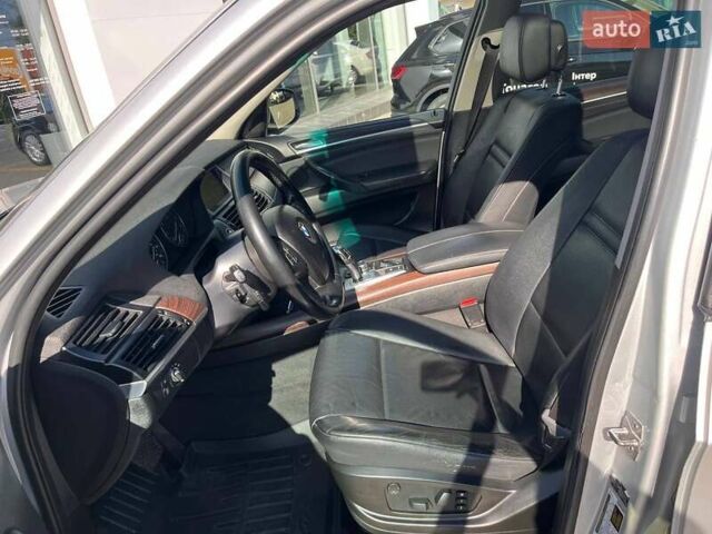 Серый БМВ Х5, объемом двигателя 3 л и пробегом 258 тыс. км за 12950 $, фото 14 на Automoto.ua