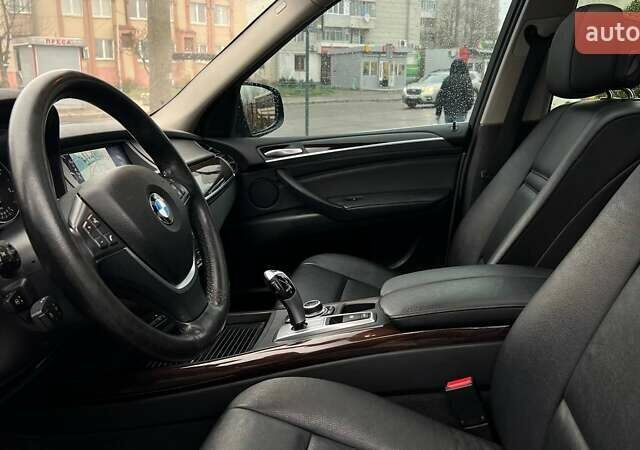 Серый БМВ Х5, объемом двигателя 3 л и пробегом 130 тыс. км за 19950 $, фото 34 на Automoto.ua