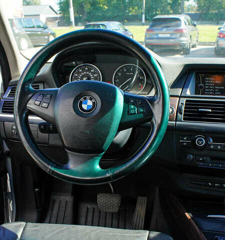 Серый БМВ Х5, объемом двигателя 3 л и пробегом 258 тыс. км за 12950 $, фото 20 на Automoto.ua