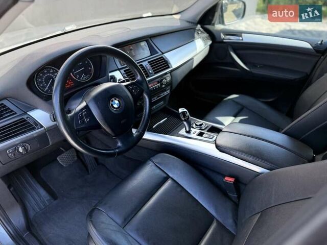 Серый БМВ Х5, объемом двигателя 3 л и пробегом 253 тыс. км за 15700 $, фото 30 на Automoto.ua