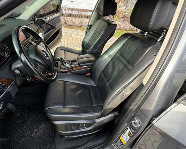 Серый БМВ Х5, объемом двигателя 2.98 л и пробегом 300 тыс. км за 13500 $, фото 7 на Automoto.ua