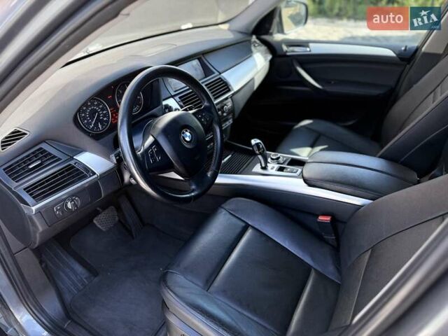 Серый БМВ Х5, объемом двигателя 3 л и пробегом 253 тыс. км за 15800 $, фото 46 на Automoto.ua
