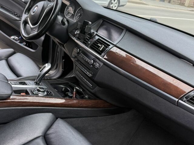 Сірий БМВ Х5, об'ємом двигуна 3 л та пробігом 320 тис. км за 16500 $, фото 4 на Automoto.ua
