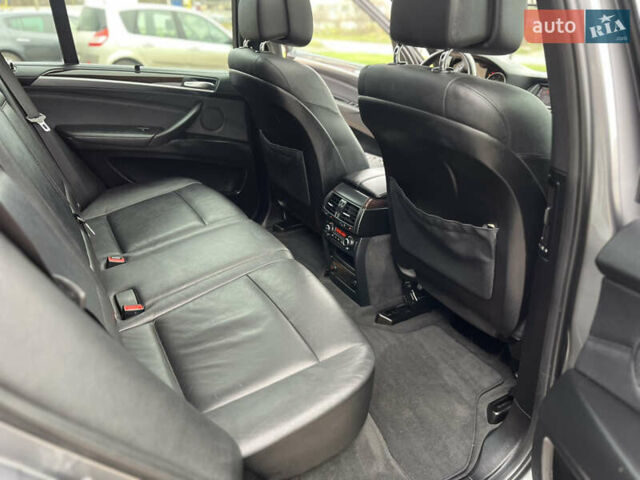 Серый БМВ Х5, объемом двигателя 3 л и пробегом 242 тыс. км за 18450 $, фото 17 на Automoto.ua