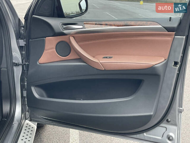 Серый БМВ Х5, объемом двигателя 3 л и пробегом 328 тыс. км за 16950 $, фото 44 на Automoto.ua
