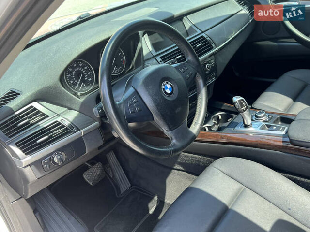 Серый БМВ Х5, объемом двигателя 2.98 л и пробегом 285 тыс. км за 15999 $, фото 25 на Automoto.ua