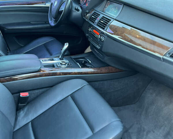 Серый БМВ Х5, объемом двигателя 3 л и пробегом 284 тыс. км за 16500 $, фото 7 на Automoto.ua