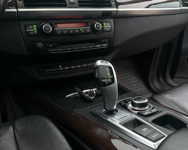 Серый БМВ Х5, объемом двигателя 2.98 л и пробегом 280 тыс. км за 12300 $, фото 5 на Automoto.ua