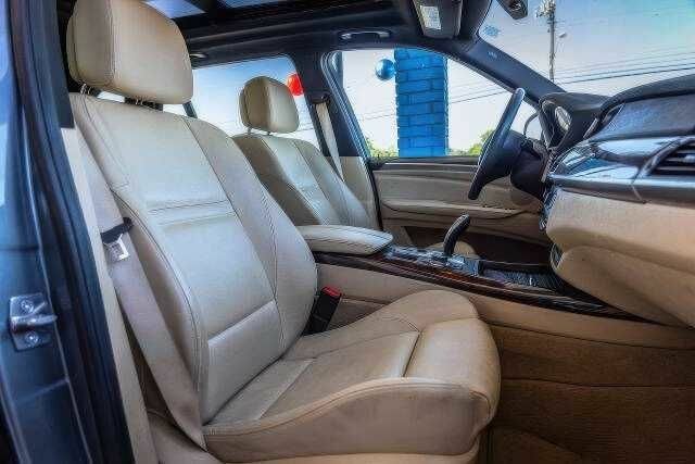 Сірий БМВ Х5, об'ємом двигуна 3 л та пробігом 150 тис. км за 3900 $, фото 18 на Automoto.ua