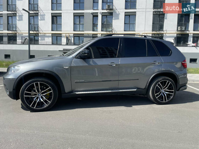 Серый БМВ Х5, объемом двигателя 3 л и пробегом 160 тыс. км за 22000 $, фото 1 на Automoto.ua