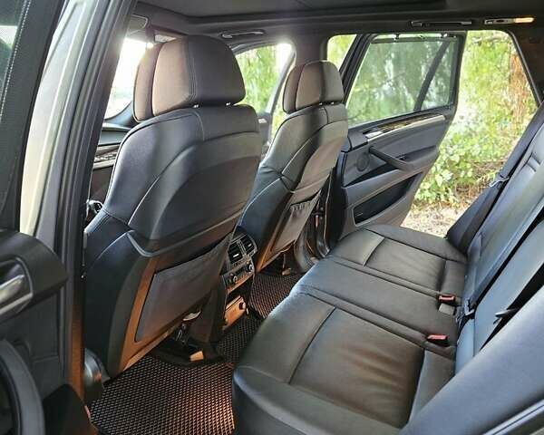 Серый БМВ Х5, объемом двигателя 2.99 л и пробегом 228 тыс. км за 18500 $, фото 9 на Automoto.ua