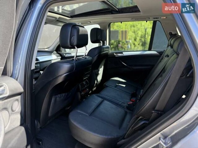 Серый БМВ Х5, объемом двигателя 3 л и пробегом 253 тыс. км за 15800 $, фото 69 на Automoto.ua